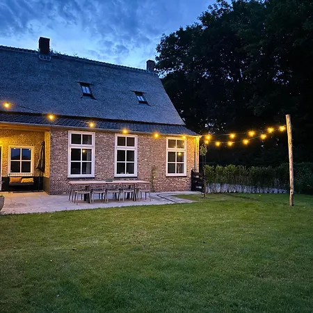 Het Hoevehuys 펜션 *